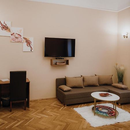 Dozsa Apartman Сегед Екстериор снимка