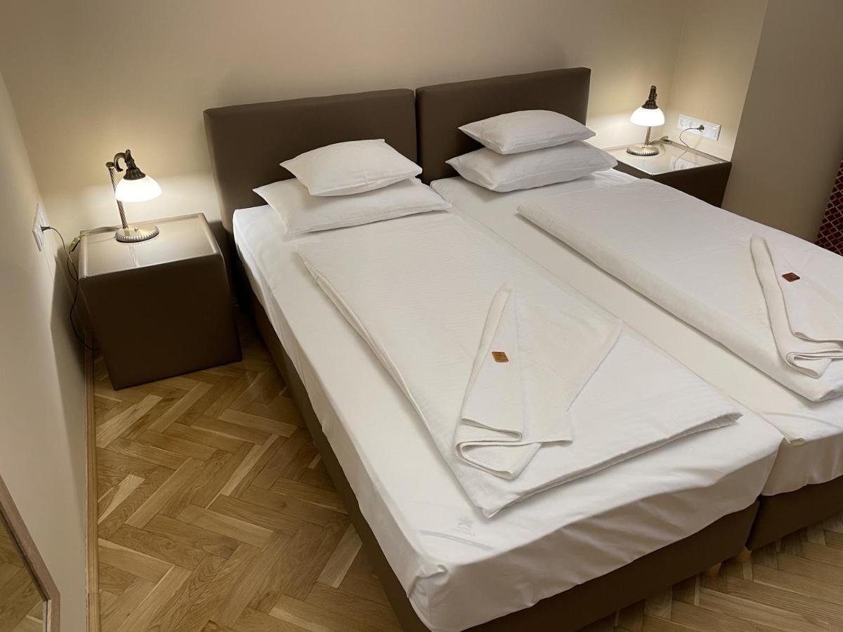 Dozsa Apartman Сегед Екстериор снимка