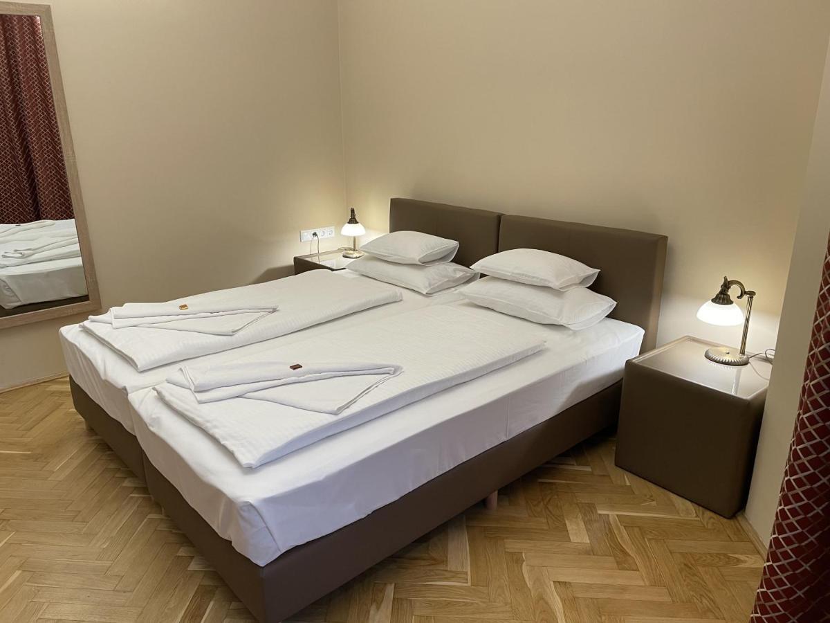 Dozsa Apartman Сегед Екстериор снимка