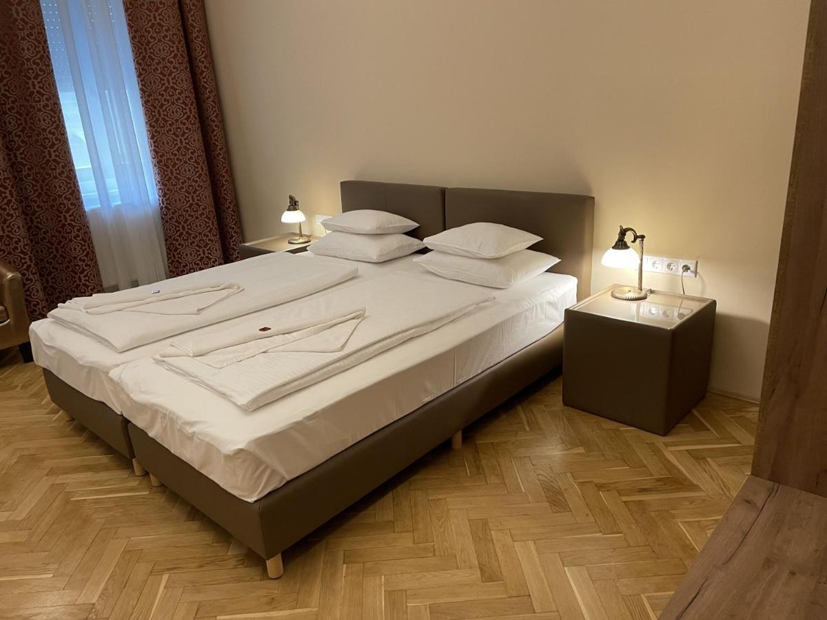 Dozsa Apartman Сегед Екстериор снимка