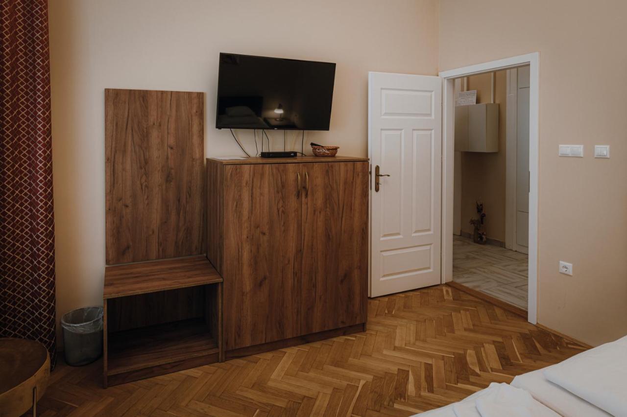Dozsa Apartman Сегед Екстериор снимка