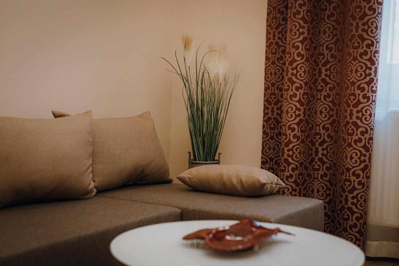 Dozsa Apartman Сегед Екстериор снимка