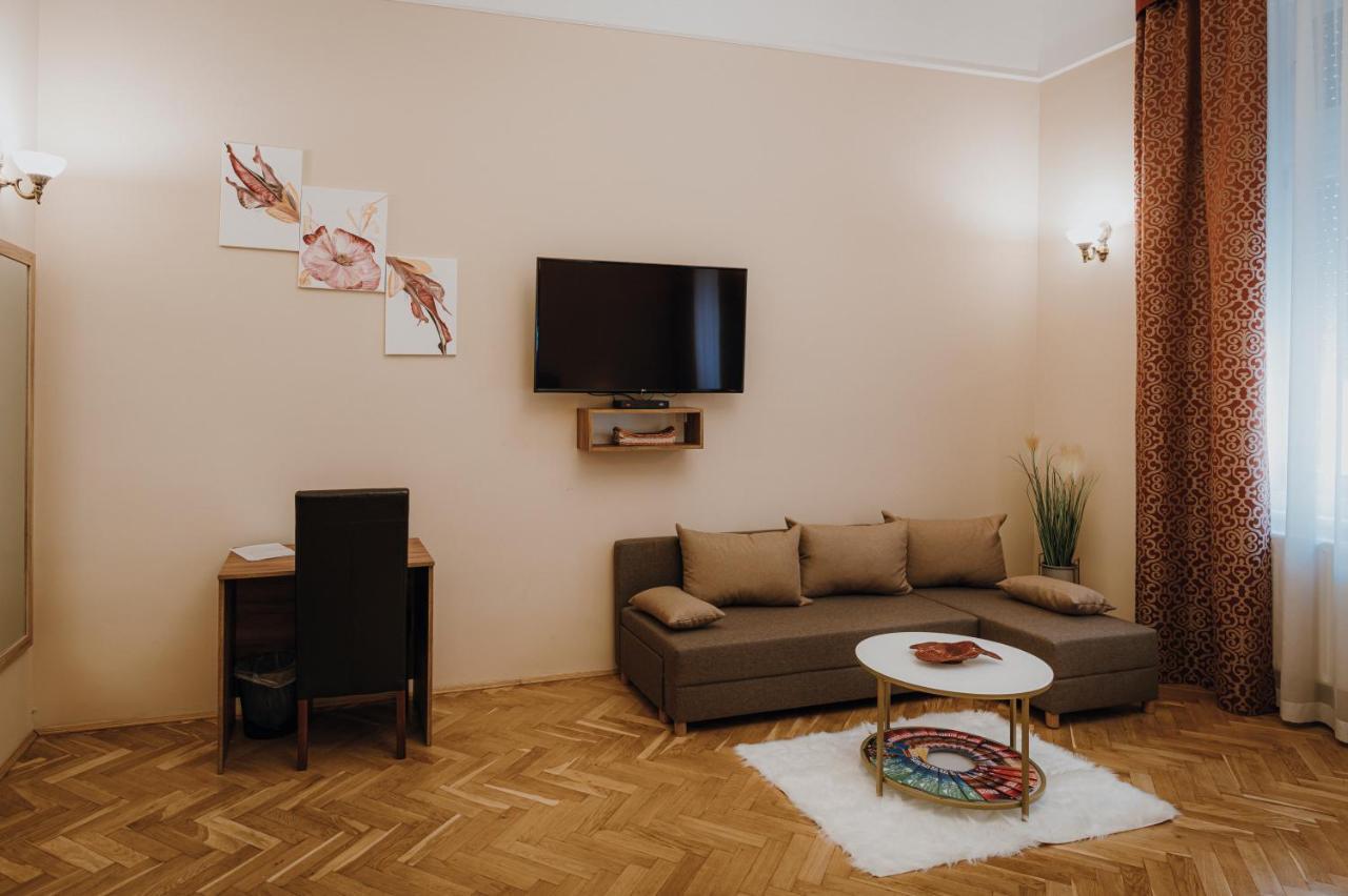 Dozsa Apartman Сегед Екстериор снимка