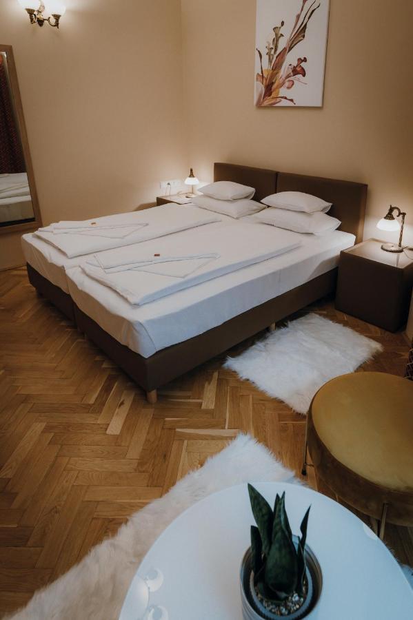 Dozsa Apartman Сегед Екстериор снимка