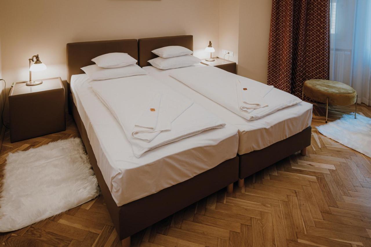 Dozsa Apartman Сегед Екстериор снимка
