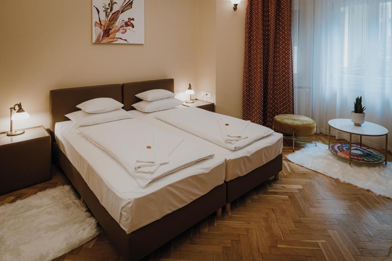 Dozsa Apartman Сегед Екстериор снимка