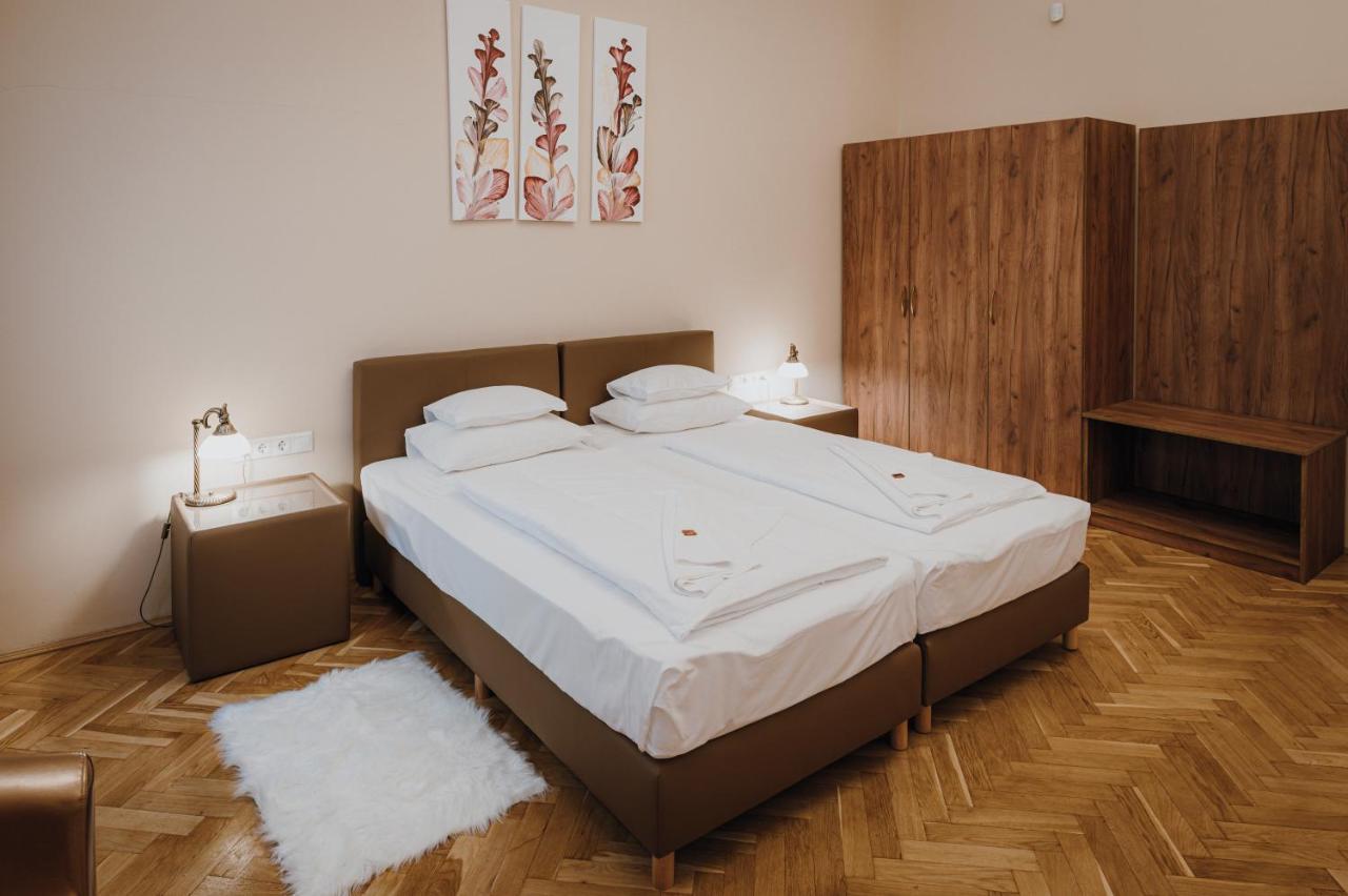 Dozsa Apartman Сегед Екстериор снимка
