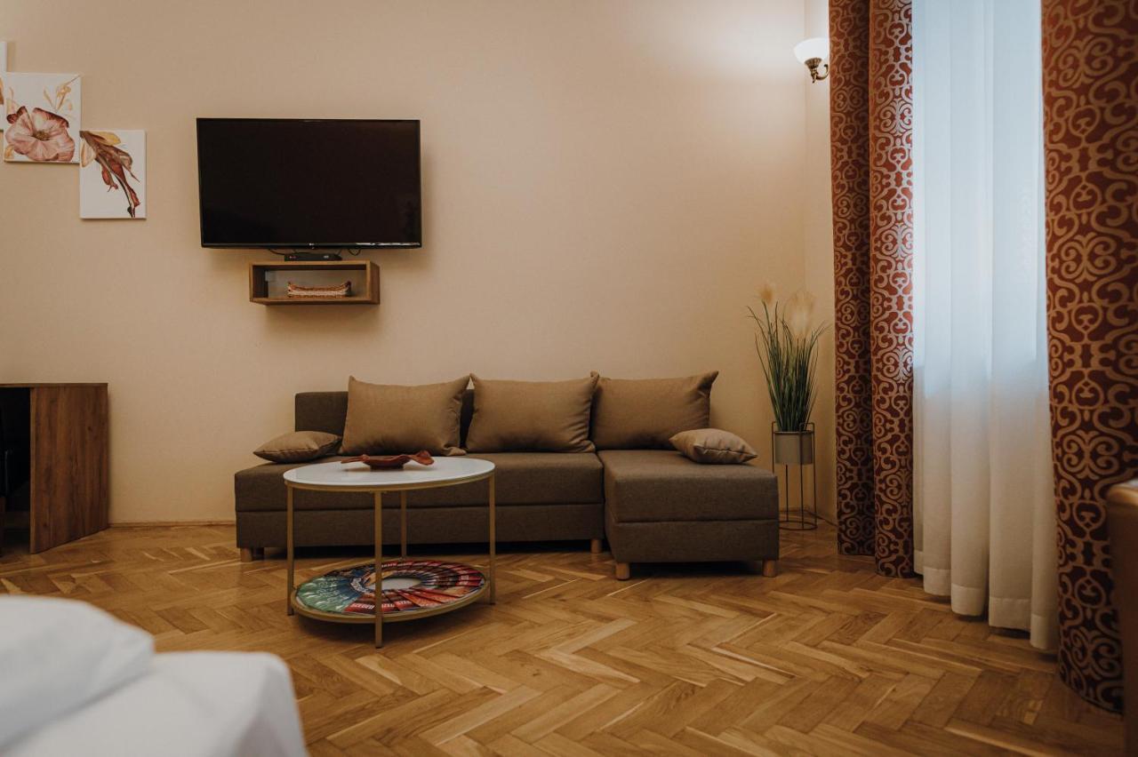 Dozsa Apartman Сегед Екстериор снимка
